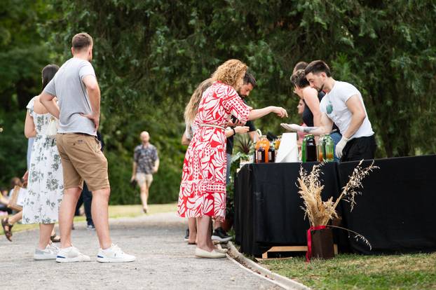 Zagreb: Mali piknik privukao je veliki broj građana 