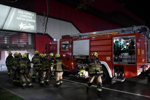 Evo &scaron;to su zagreba&ccaron;ki vatrogasci radili za Badnjak i Bo&zcaron;i&cacute;...