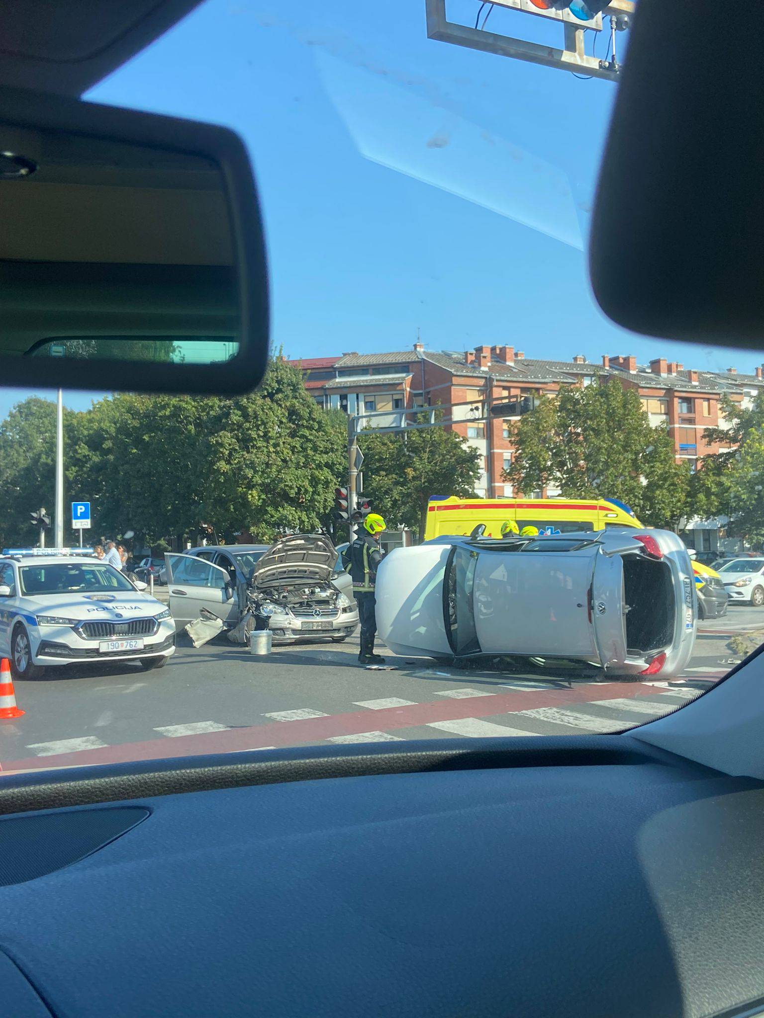 FOTO Prometna u Zagrebu: U Španskom se prevrnuo auto