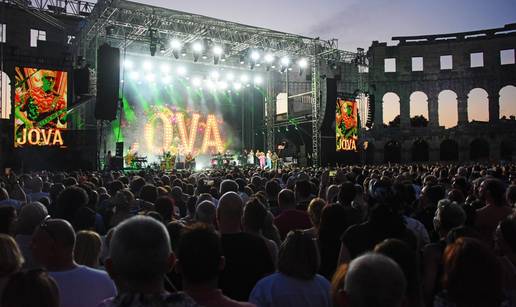 Jovanotti 'zapalio' Arenu u Puli, posjetitelji su tri sata besplatno u&zcaron;ivali u konzumaciji pi&cacute;a