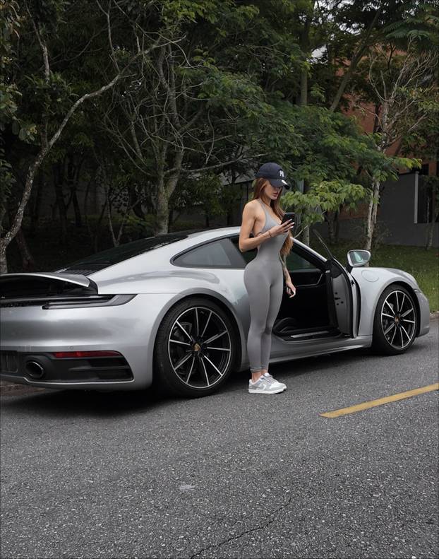 FOTO Fatalna Brazilka tvrdi da je spavala s Neymarom. Toalet papir ne koristi, gole fotke da