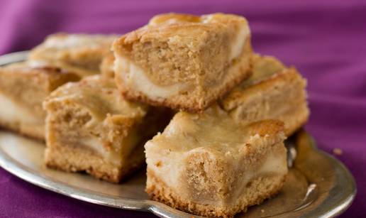 Ukusni banana blondie kolač