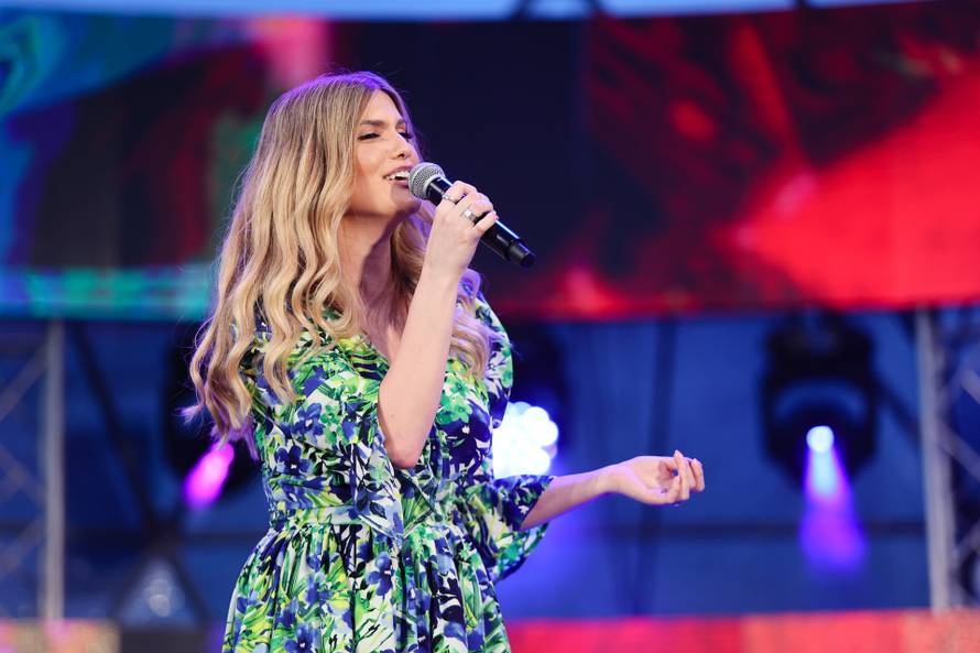 Drugu večer CMC festivala u Vodicama publiku je zabavljalo više od 50 poznatih izvođača...