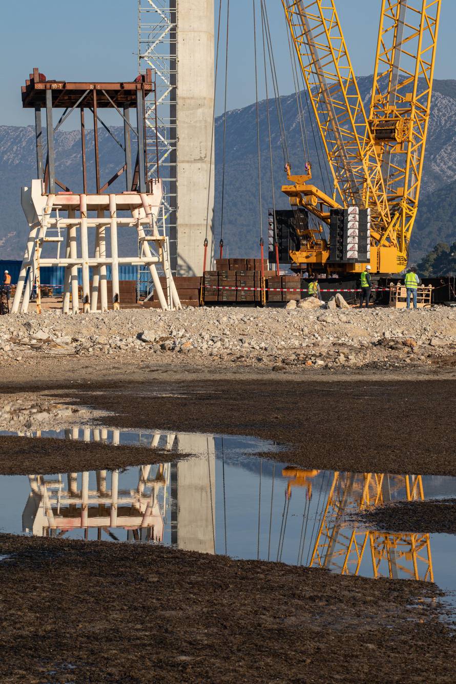 Uspješno postavljen posljednji segment mosta Ston u Brocama