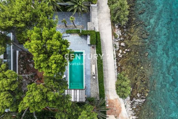 FOTO Vila na Dugom otoku je prvi red do mora i ima bazen! Pogodite za koliko se prodaje