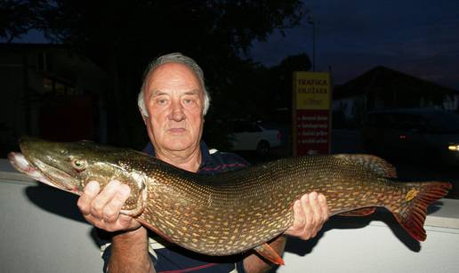 Eugen (74) ulovio u Prološkom jezeru štuku od 10 kilograma