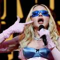 Madonna je u spornom spotu palila kri&zcaron;eve i ljubila 'sveca', a ovo su njeni najve&cacute;i skandali