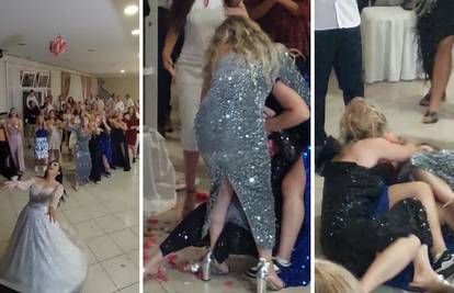 VIDEO Bitka za buket: Snimka s vjenčanja u BiH je hit. Tri dame u makljaži, valjaju se po podu...