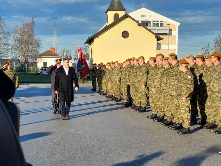 Milanović na danu Puma: 'Vi ste hrvatski vojnici i zapamtite da je Hrvatska na prvom mjestu!'