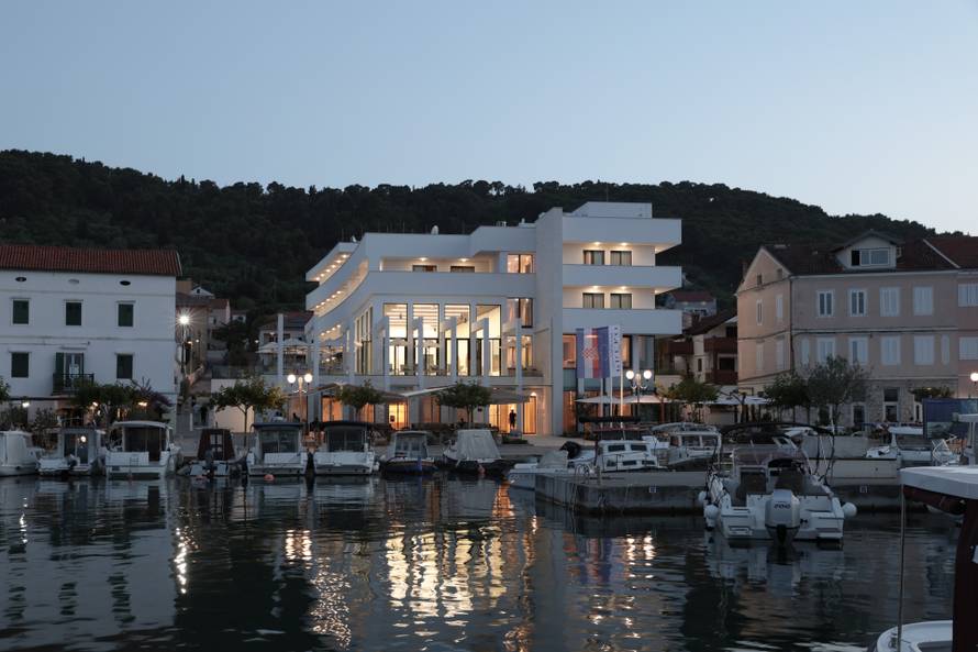 Prvi Hilton hotel na hrvatskim otocima otvoren je uz prisustvo državnih i lokalnih dužnosnika