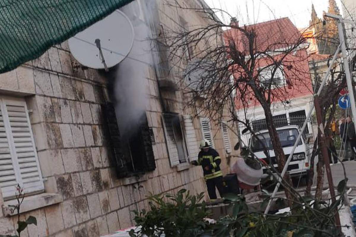 Izgorio stan u Trogiru: 'Baka je istrčala van i zvala vatrogasce'