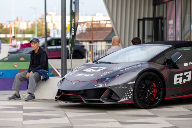 Zagreb: Ispred Z Centra izložena limitirana izdanja luksuznih i supersportskih automobila