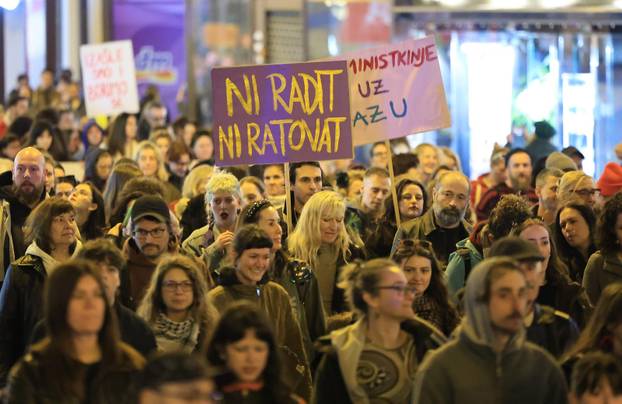 Zagreb: Održan jubilarni 10. Noćni marš za prava žena "Žene – kičma otpora"