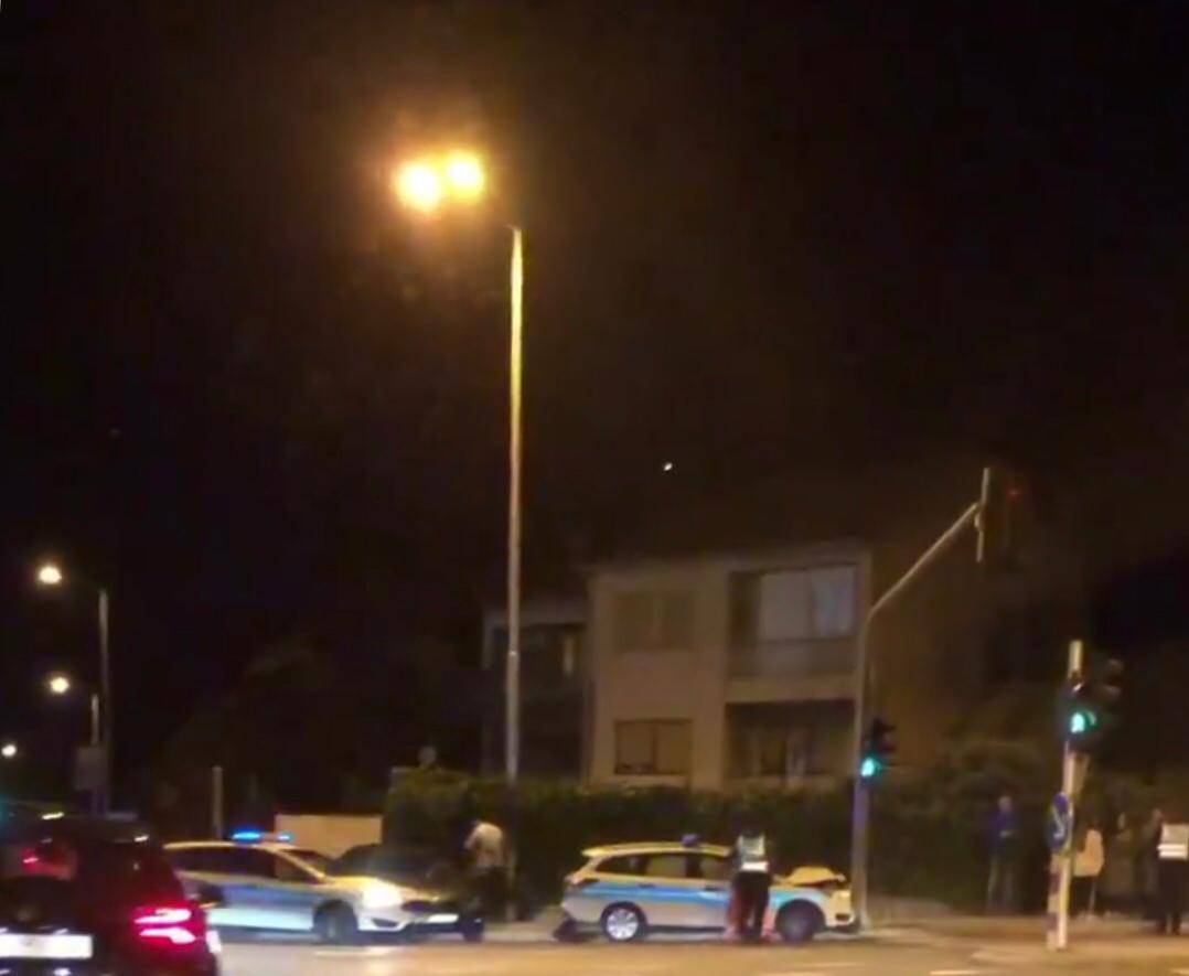 Policija u Splitu udarila u stup, traže misteriozni tamni auto...