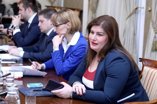 Zagreb: Vlada raspravljala o Å¾eljeznicama i pruÅ¾anju luÄkih usluga