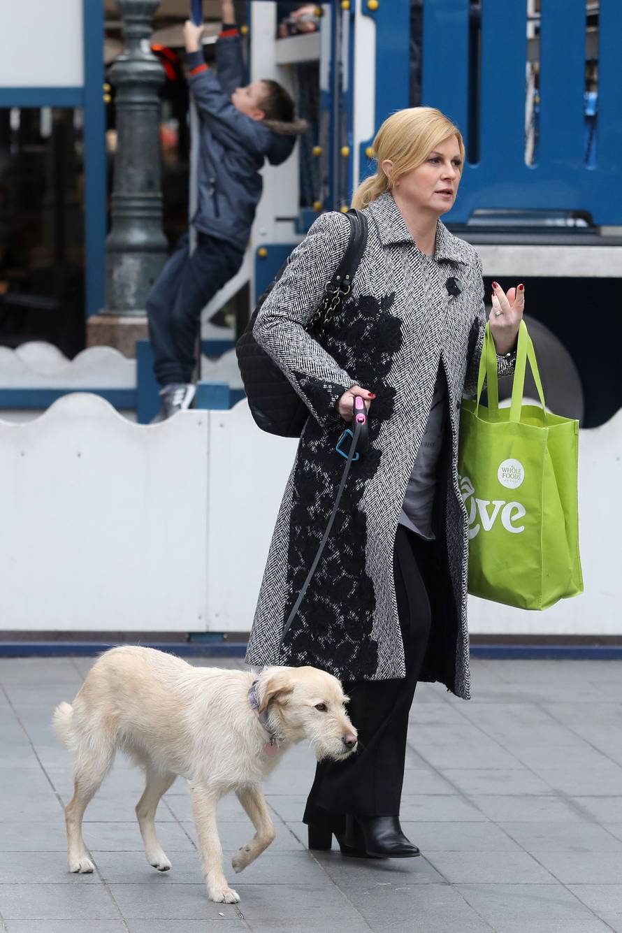 Zagreb: Bivša predsjednica Kolinda Grabar Kitarović prošetala je gradom u društvu svog ljubimca
