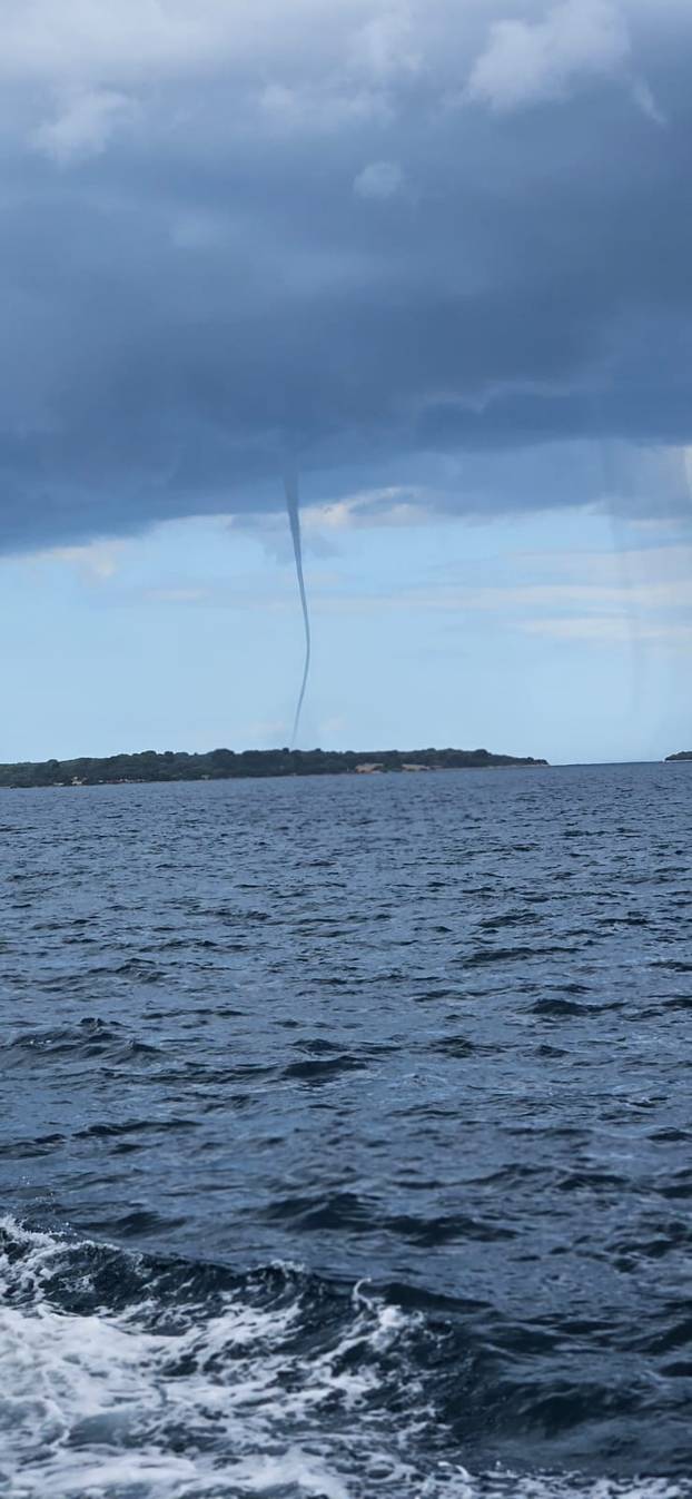 Jučer oluja, pijavice, uništeni auti: Ide nova ciklona iz Italije! Upalili žuti alarm za nevrijeme