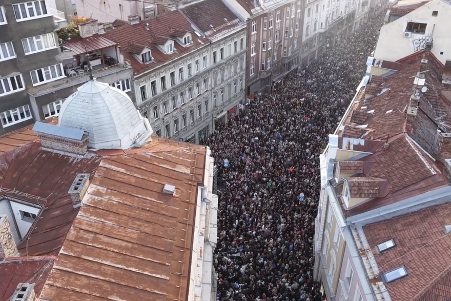 Sarajevo: Pogled iz zraka na okupljanje građana u čast Halidu Bešliću