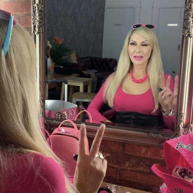 FOTO 'Bila sam muškobanjasta, ali uložila sam u izgled i sada sam savršena poput Barbie!'