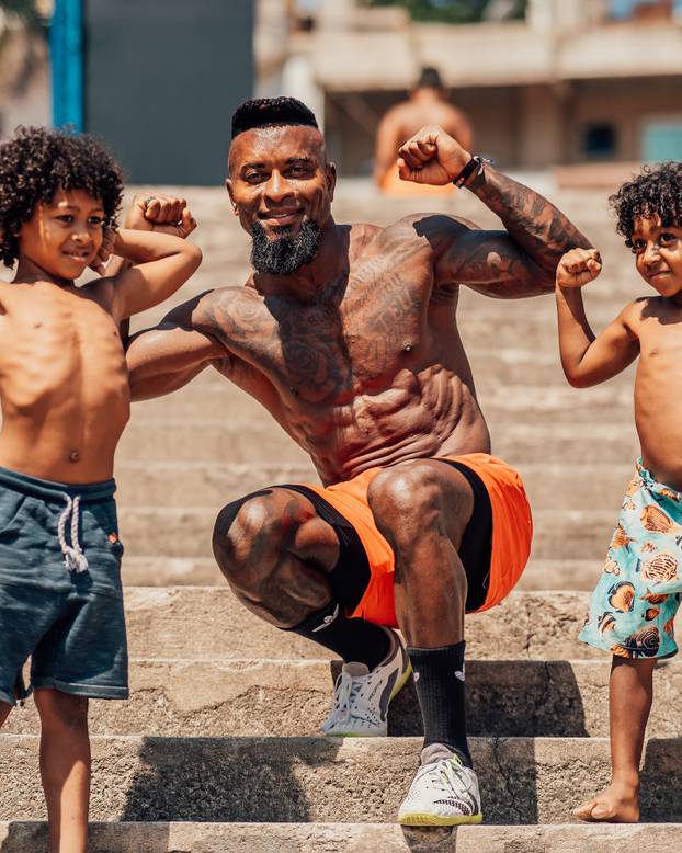 FOTO Bivša ikona Bayerna s 51 na leđima je kao Terminator!