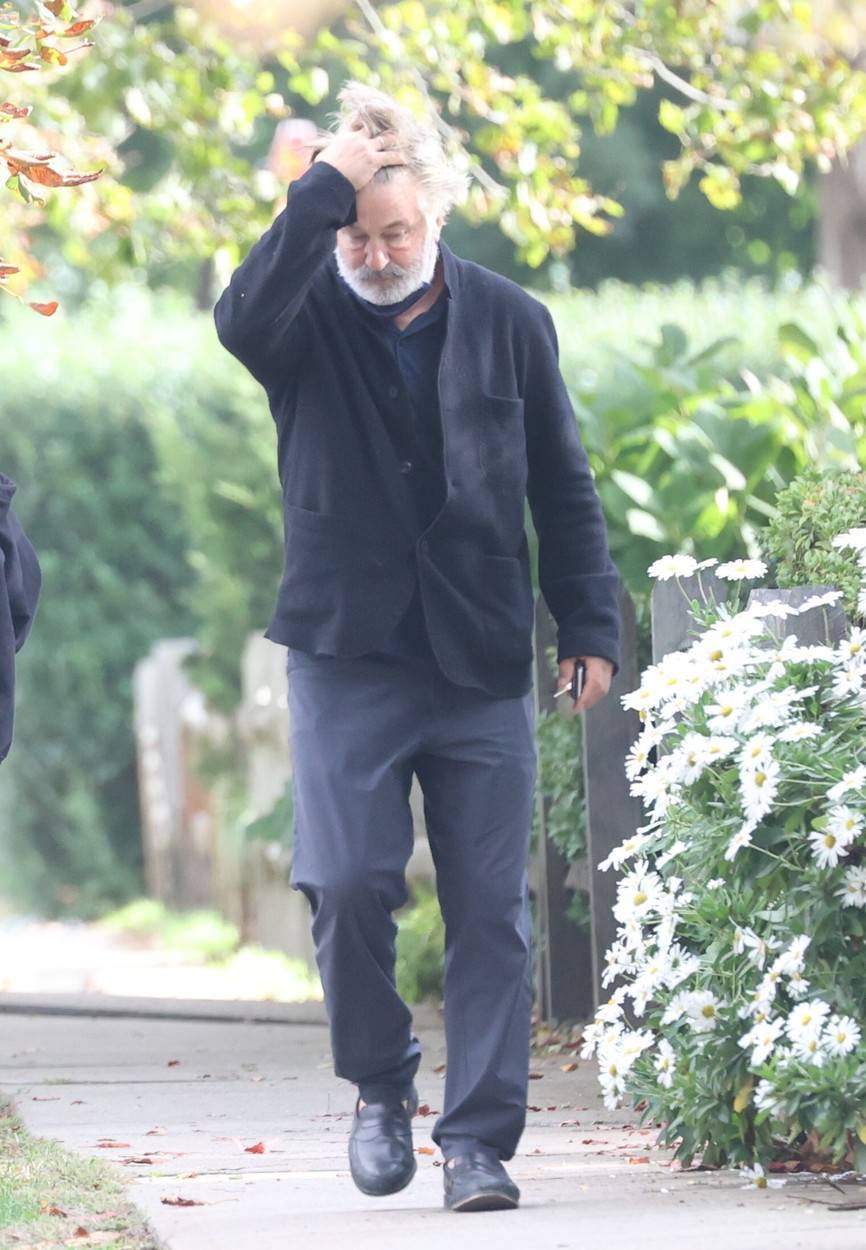 Exclusive - Alec Baldwin looks unkept as he is spotted grabbing a coffee in the Hamptons, East Hampton, USA - 07 Oct 2021