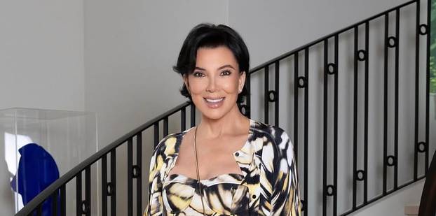 Bez pupka, imaju šest prstiju, a guze im 'krive'  zidove: Najveće Photoshop greške Kardashiana