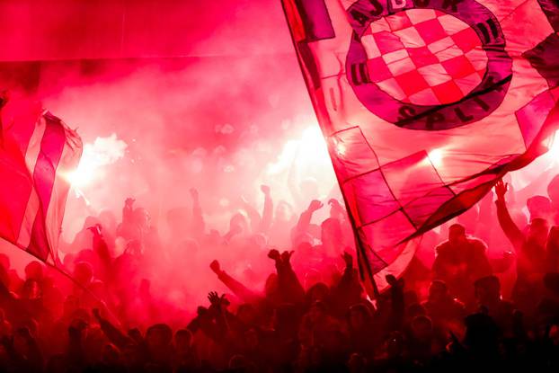 Hajduku pripao derbi,  Livaja i Sahiti srušili Dinamo, Maksimirom letjele baklje, 