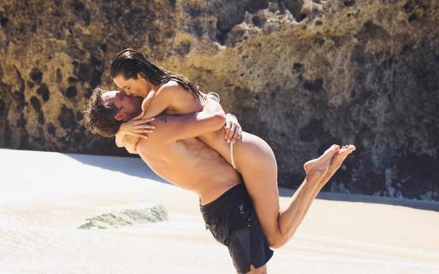FOTO J.Lo se skinula u bikini, Maja pokazala adute, a Heidi se prepustila strastima s mlađim