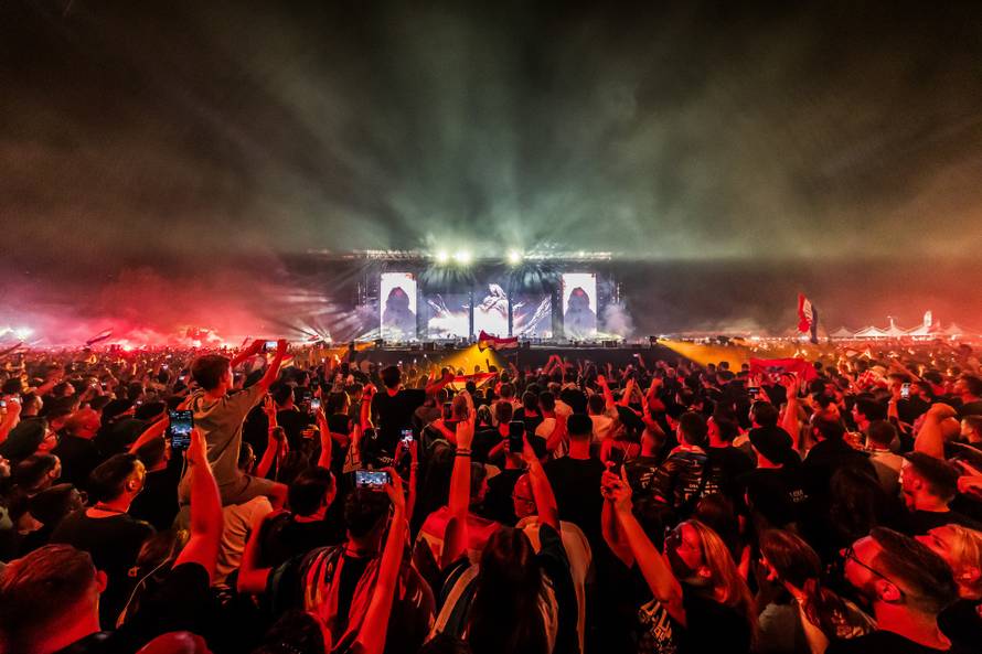 Obožavatelji na velikom koncertu Marka Perkovića Thompsona u Sinju