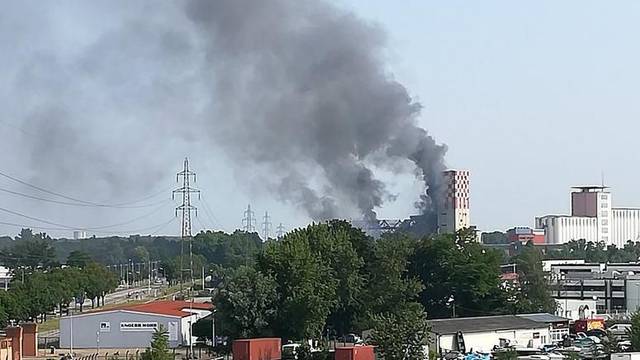 Eksplozija u silosu: Širi se crni dim, ozlijeđeno je četvero ljudi