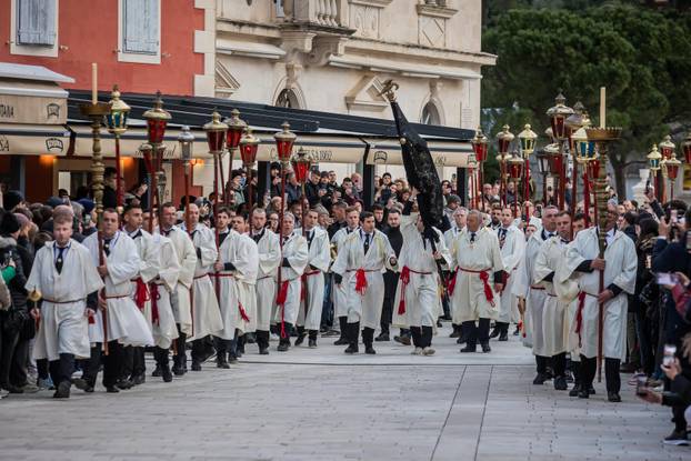 Završena procesija Za križen na Jelsi 