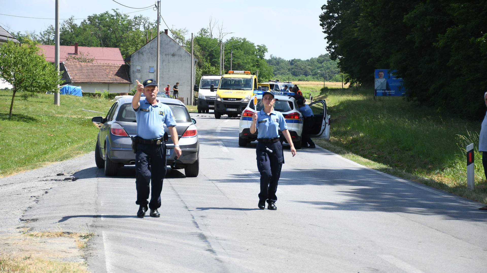 Troje ozlijeđenih u sudaru kod  Daruvara, jedan automobil potpuno izgorio nakon nesreće