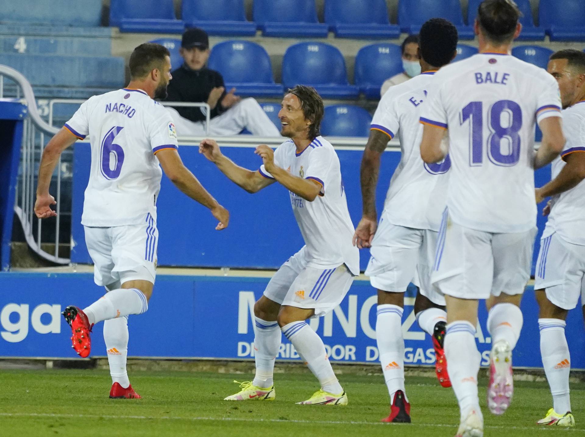 LaLiga - Deportivo Alaves v Real Madrid