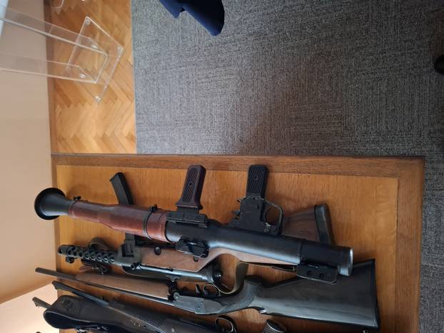 FOTO Ovo  je zaplijenila policija u Slavoniji. I oni iznenađeni! Tu su hrpa oružja, kokain, novac...