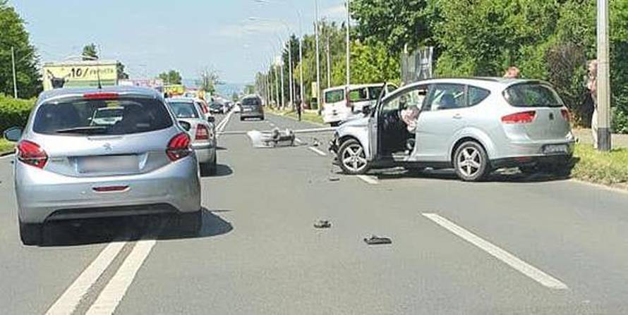 VIDEO Sudar na Aleji Bologne, stup pao preko tri trake: 'Clio je pobjegao, a BMW ga je lovio!'