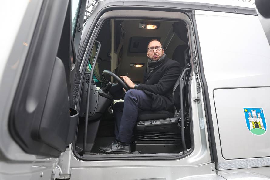 Tomaševi? i ZET predstavili nove niskopodne autobuse na elektri?ni pogon