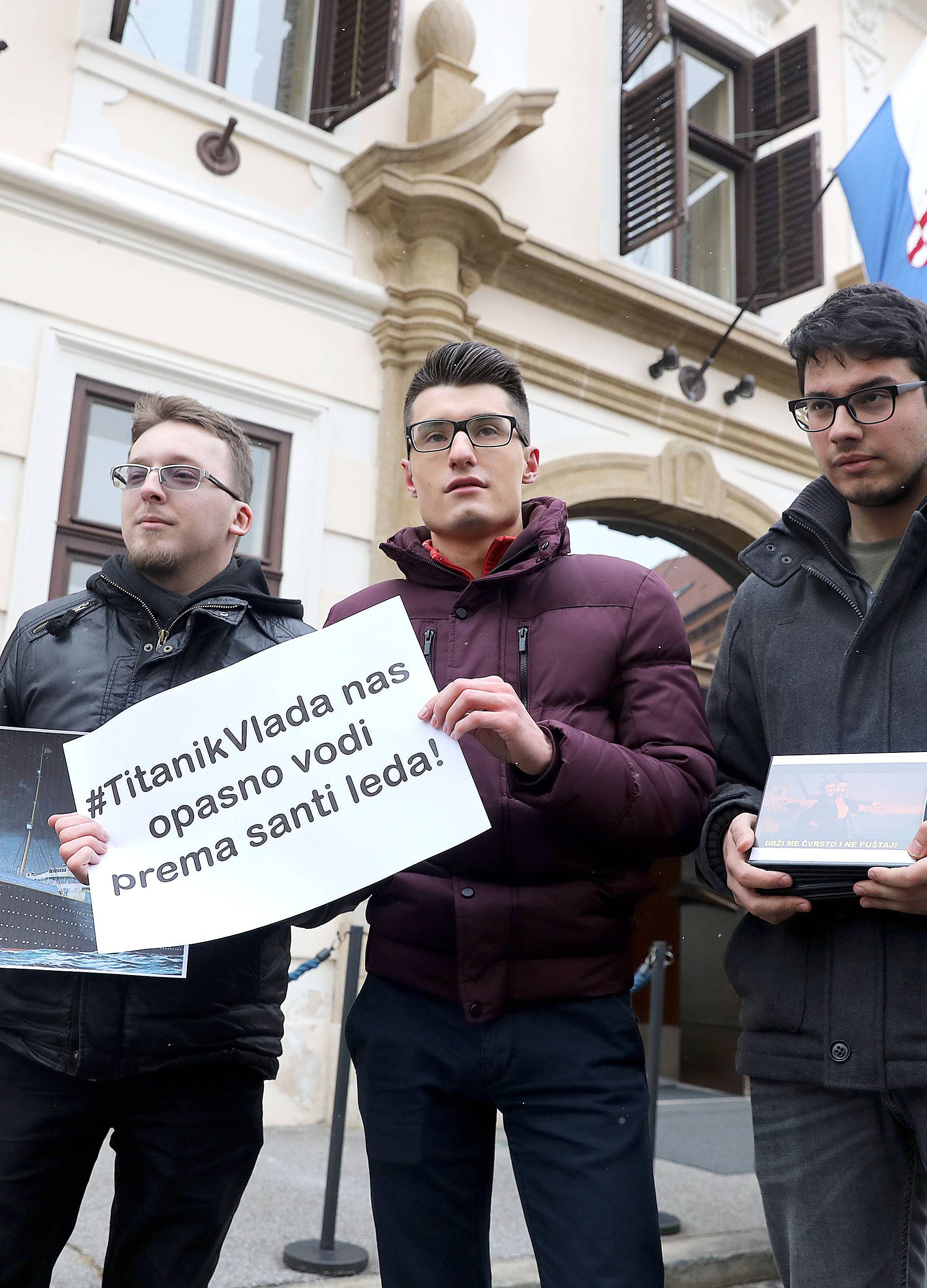 Titanik Vlada nas opasno vodi prema santi leda u opasne vode