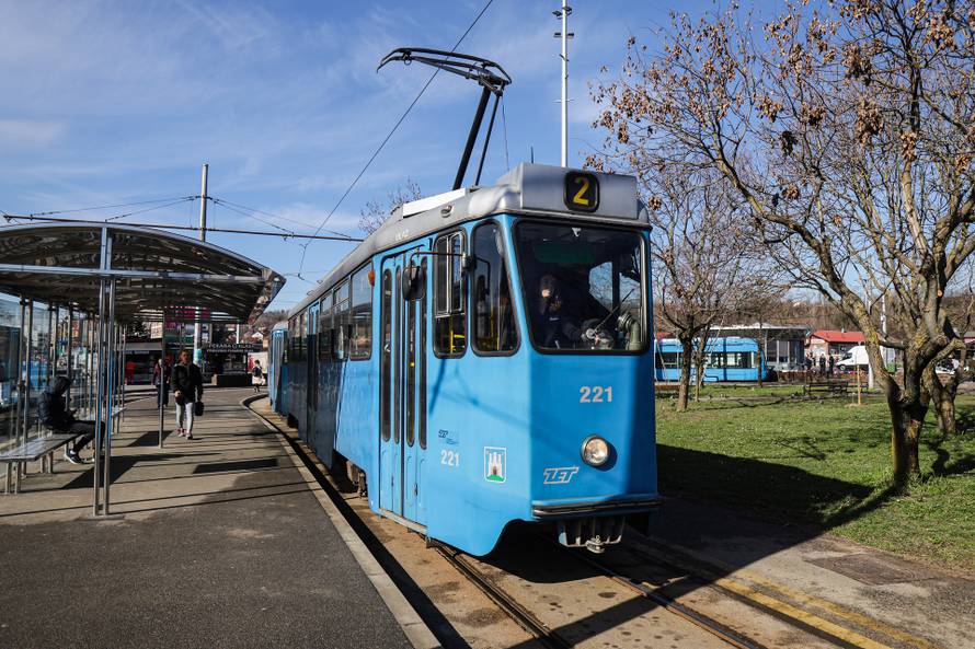 Zagreb: Tramvaj ZET-a koji vozi već pola stoljeća