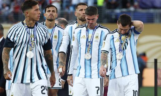 Messi i dru&scaron;tvo odbili slu&zcaron;beni do&ccaron;ek nakon poraza u finalu...