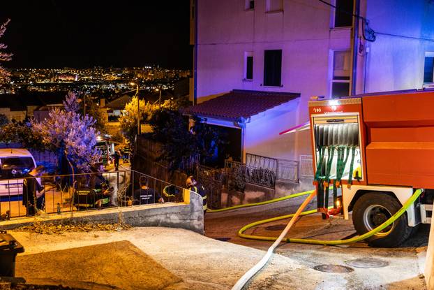 Solin Tjekom noći izbio požar u Ninčevićima nedaleko od Solina