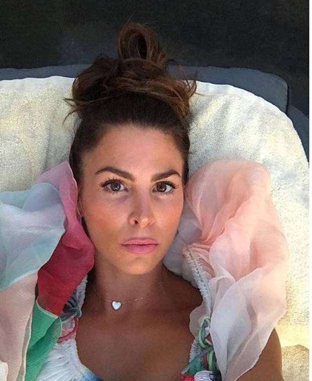 FOTO Ljubav iz školskih klupa: Gospođa Perišić slavi rođendan, a Ivanu je najveća podrška...