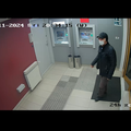 Jeste li vidjeli ovog muškarca? Traži ga zagrebačka policija jer je lani pokušao okrasti banku