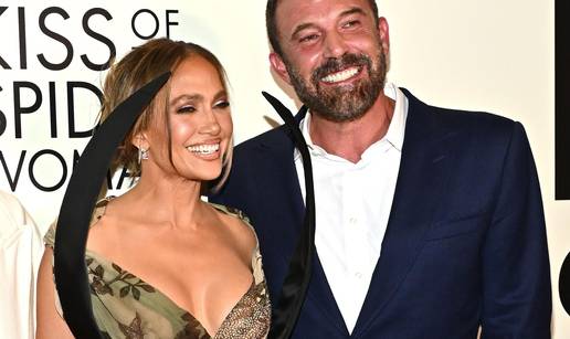 Oho! Što je ovo? Jennifer Lopez i Ben Affleck pozirali zagrljeni...