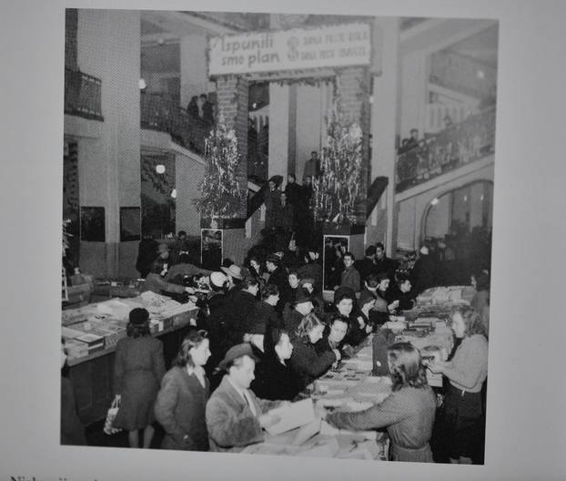 Zagreb: Presnimka fotografija iz monografije o Nami