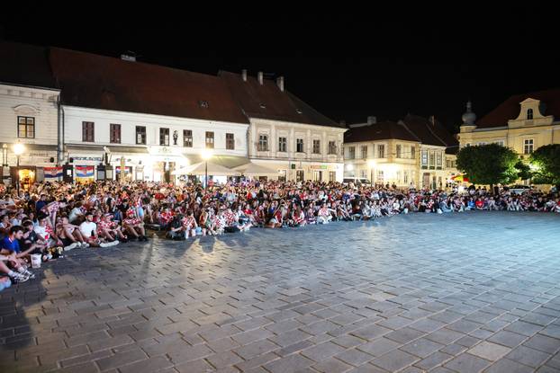 Osijek: Navijači gledaju utakmicu između Paname i Hrvatske