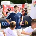 Najpoznatiji hrvatski sportski brk zaigrao graničara s djecom na finalu Sportskih igara mladih