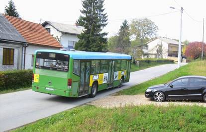 Bus desetak metara vukao učenicu i teško je ozlijedio