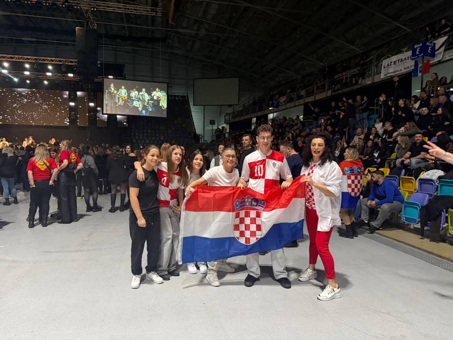 VIDEO Najveći hrvatski koncert izvan domovine: Toni Cetinski zapalio Suwag arenu