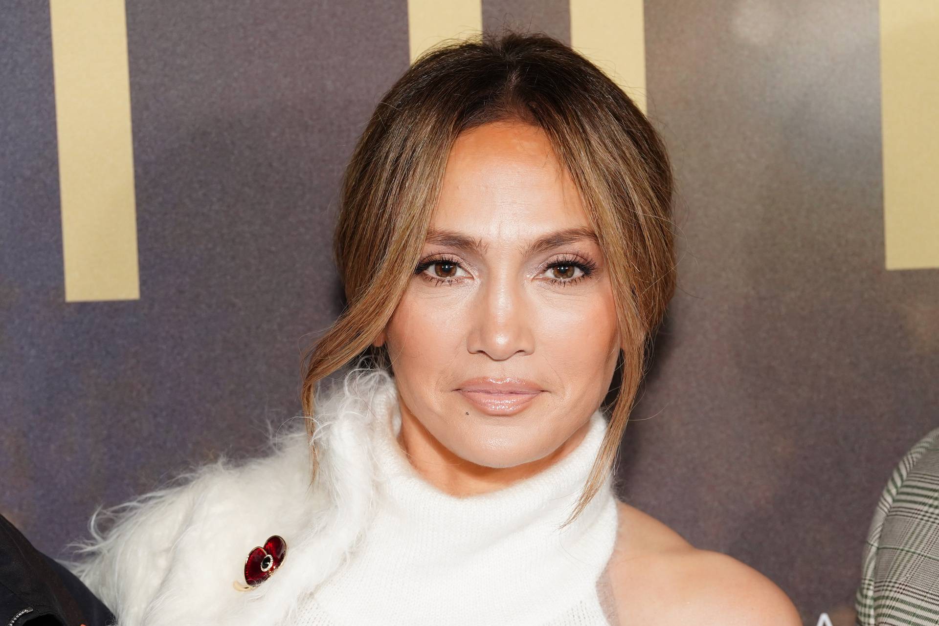 London: Jennifer Lopez odlu?ila se za potpuno bijelu kombinaciju u kojoj je stigla na projekciji filma Unstoppable