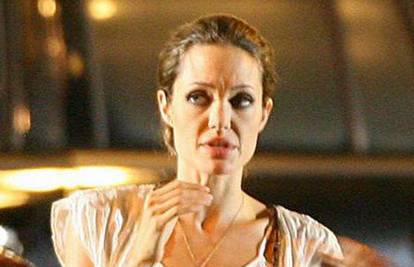Angelina Jolie svakim danom sve mršavija...